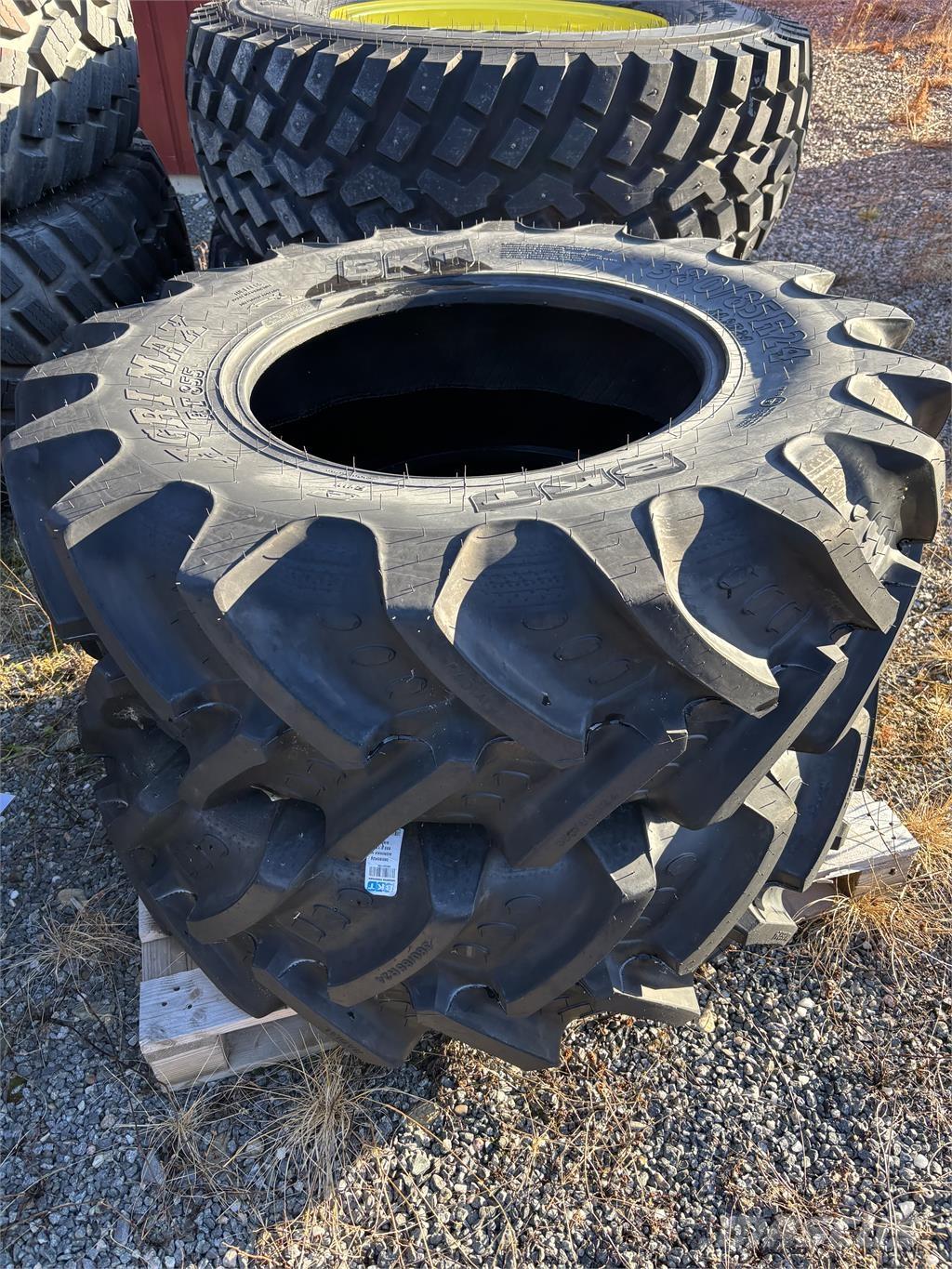 BKT Däck 380/85R24 2st Колеса