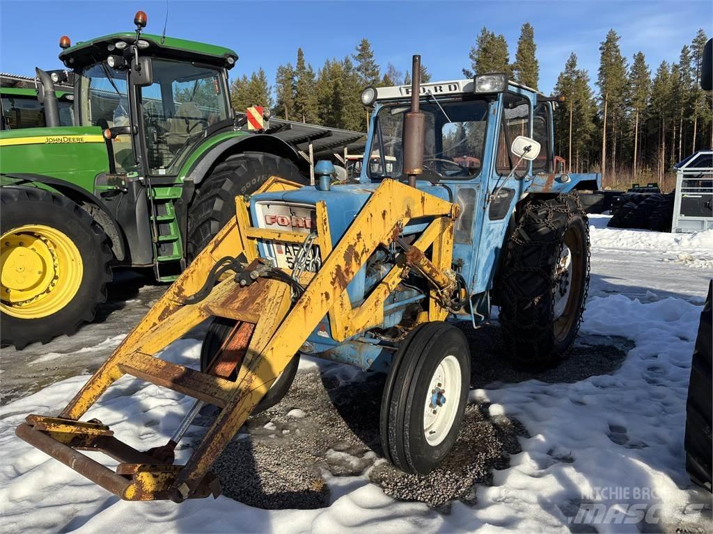 Ford 5000 med lastare Трактори