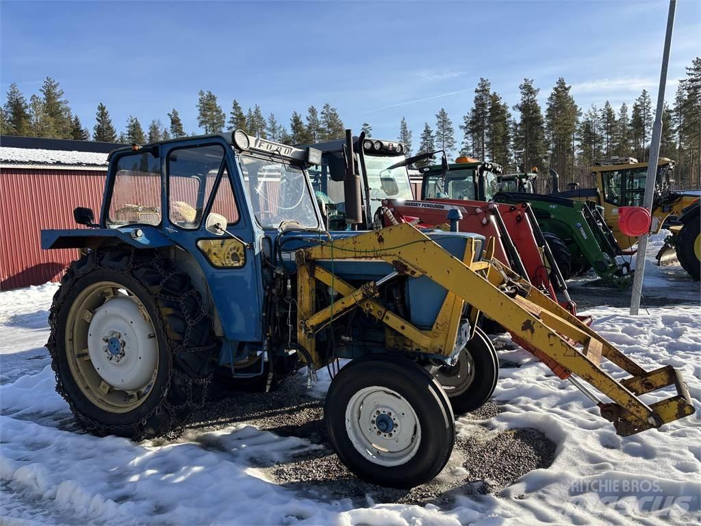 Ford 5000 med lastare Трактори