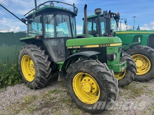 John Deere 2250 TRAKTOR Трактори
