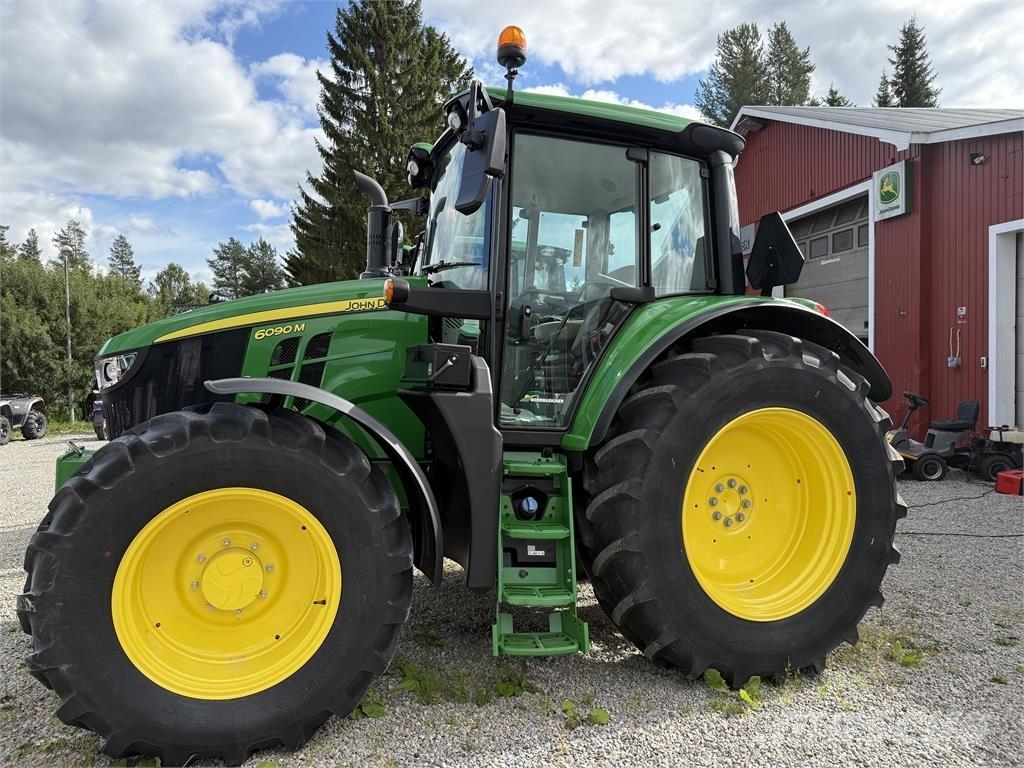 John Deere 6090M Трактори