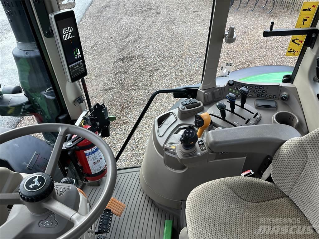 John Deere 6120M Трактори