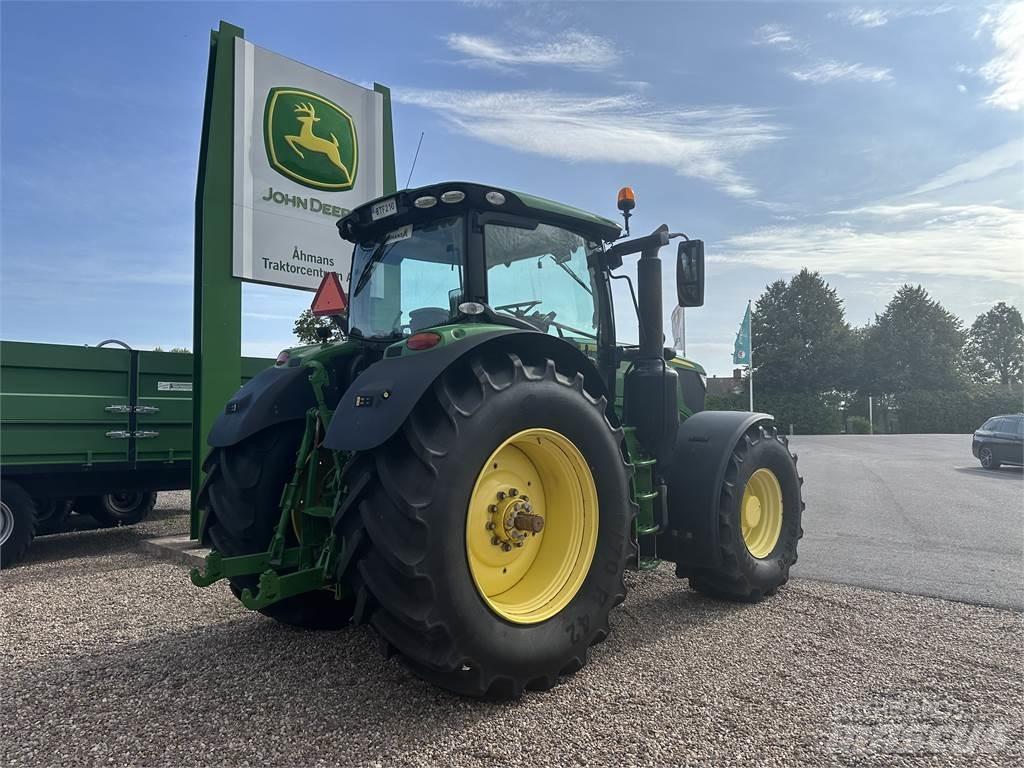 John Deere 6215R Трактори