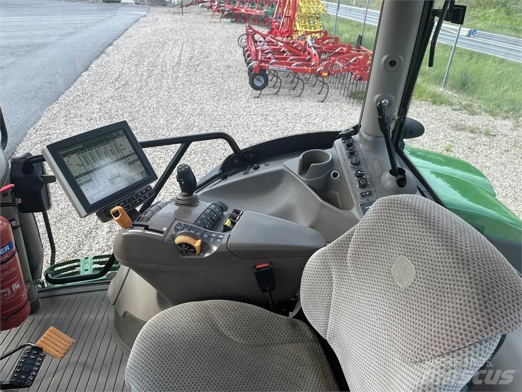 John Deere 6215R Трактори