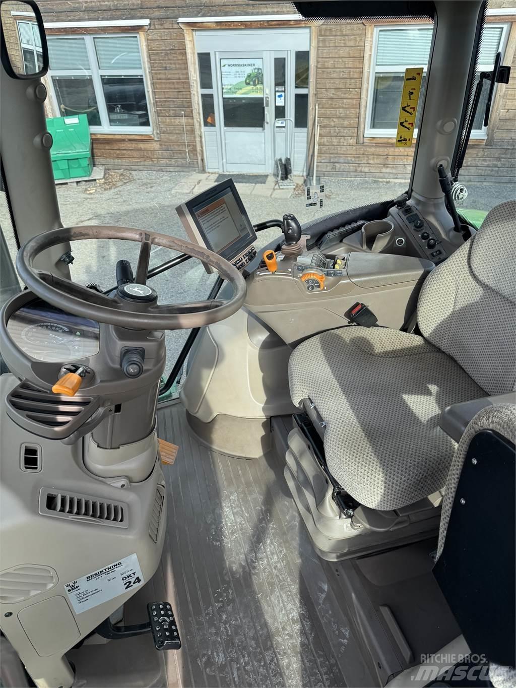 John Deere 6215R Трактори