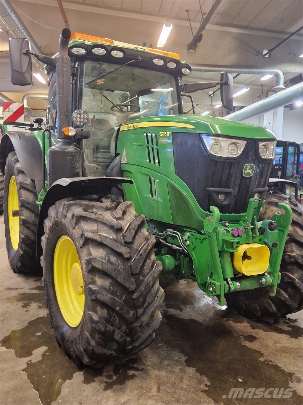John Deere 6215R Трактори