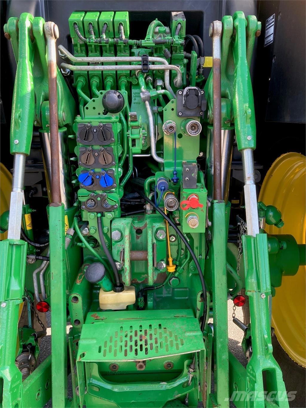 John Deere 6215R Трактори