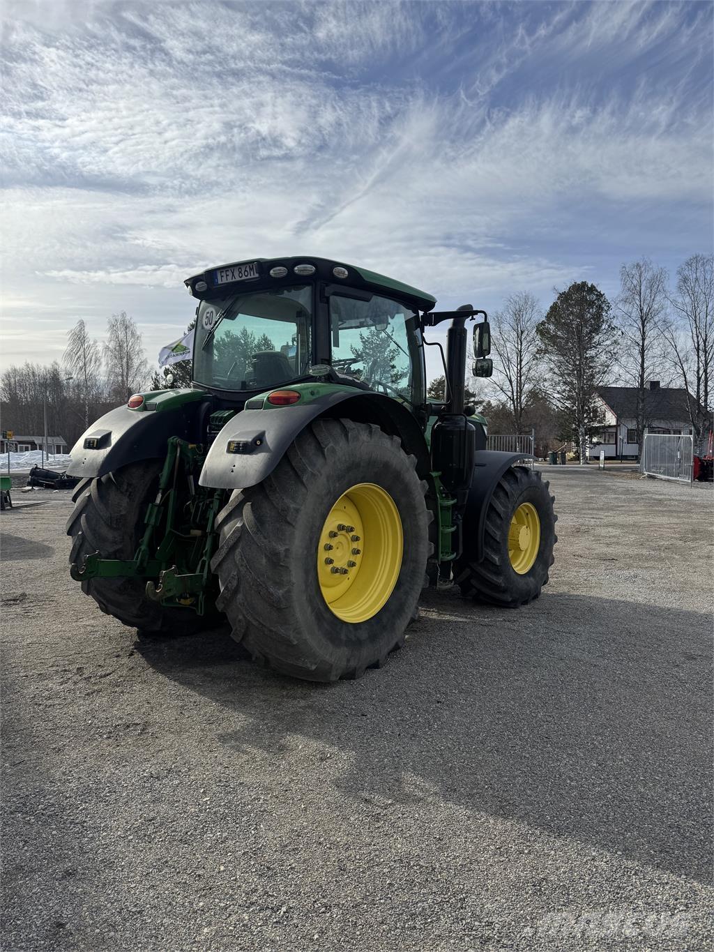 John Deere 6215R Трактори
