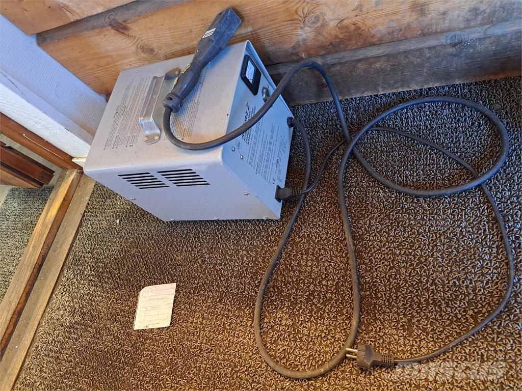 John Deere TE Gator Самохідні газонокосарки