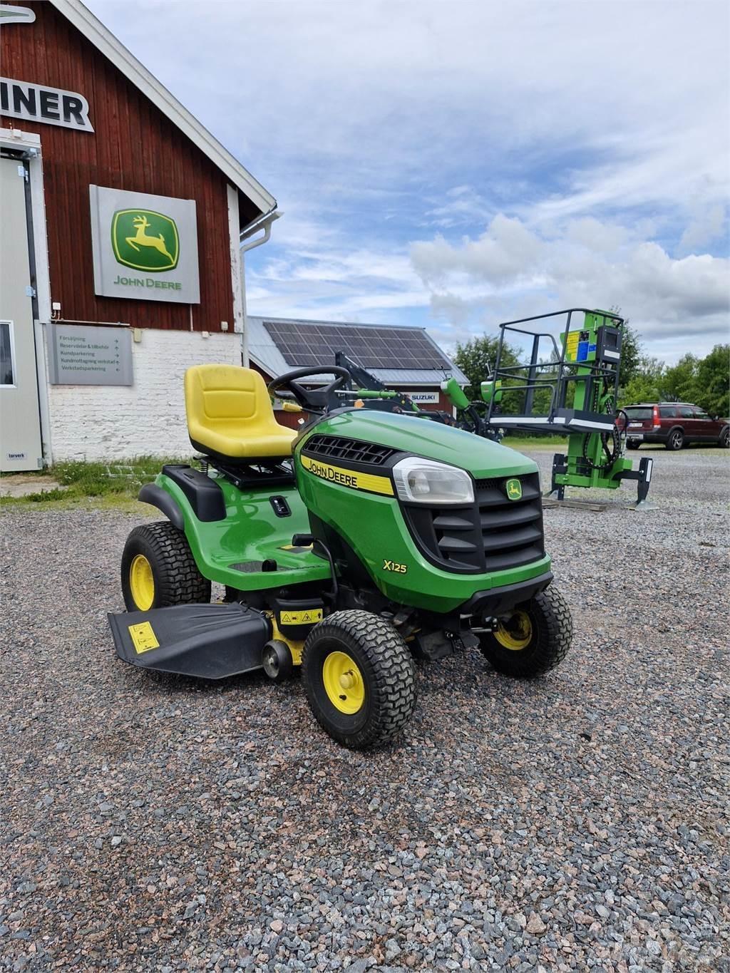 John Deere X125 Самохідні газонокосарки