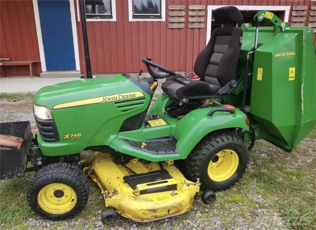 John Deere x748 Самохідні газонокосарки