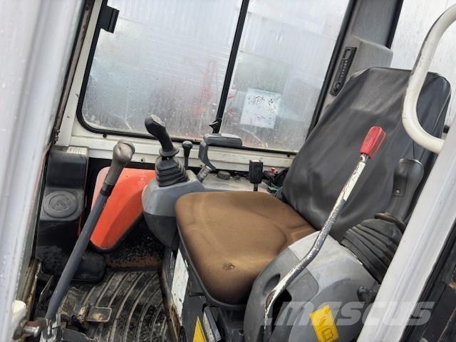 Kubota U35-3 a Гусеничні екскаватори