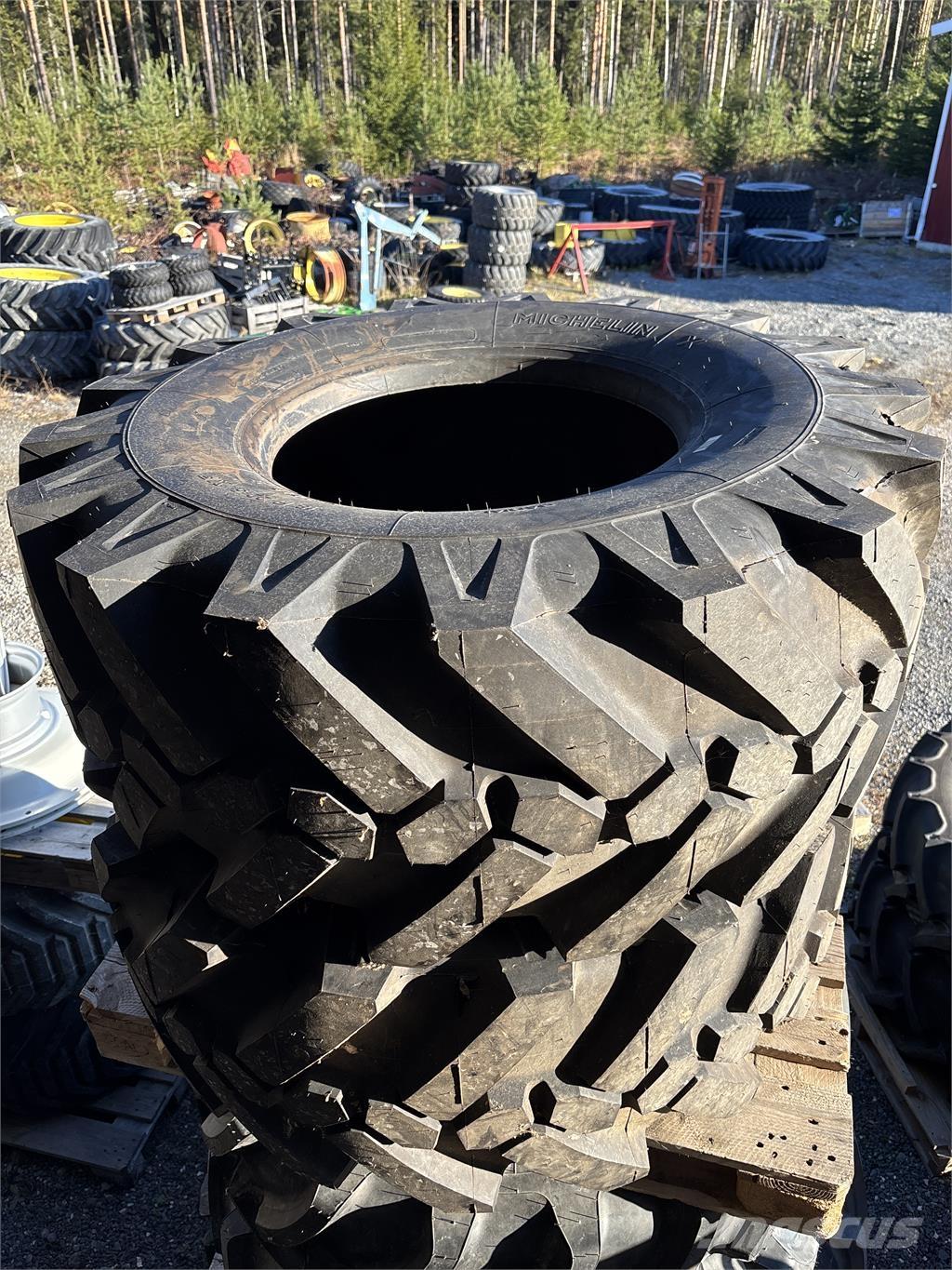 Michelin Däck 18R22,5 Колеса