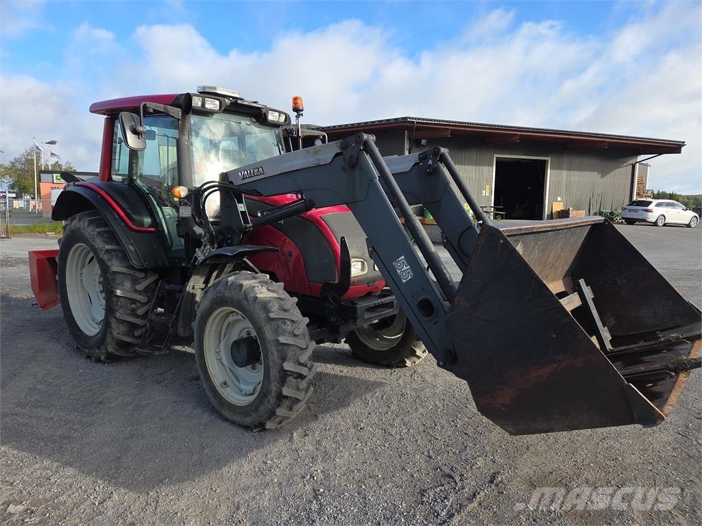Valtra N121 Трактори
