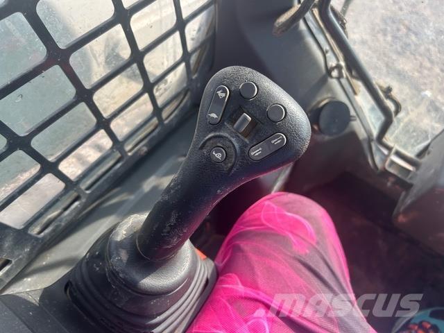 Bobcat T76 Міні-навантажувачі