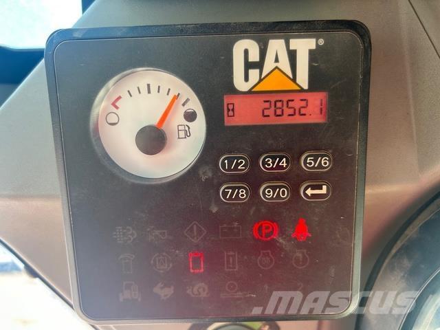 CAT 236D Шини