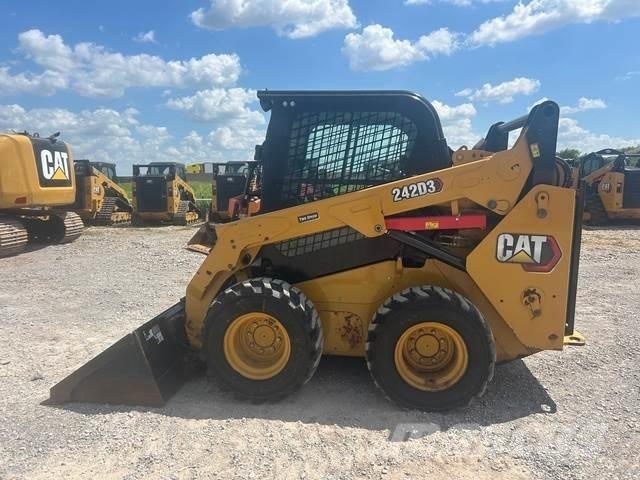 CAT 242D3 Шини