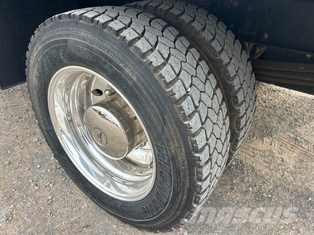 GMC C5500 Бортові вантажівки