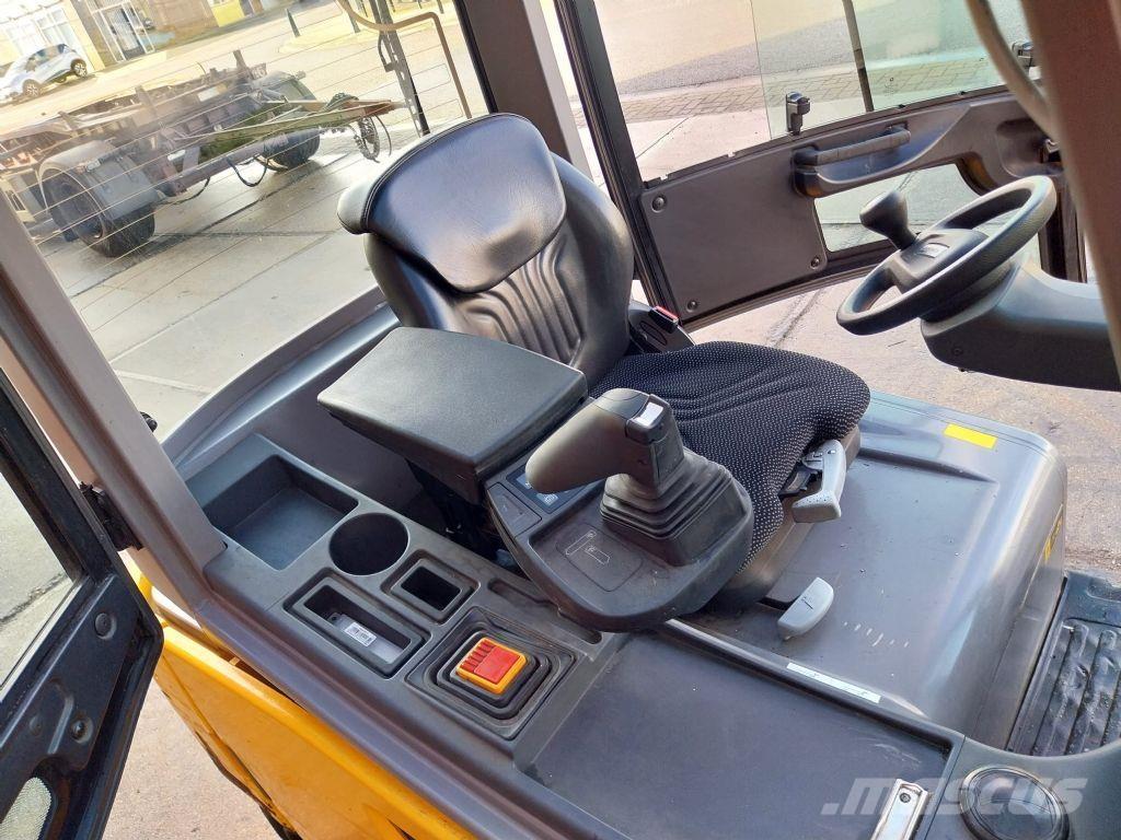 Jungheinrich EFG 320 Електронавантажувачі