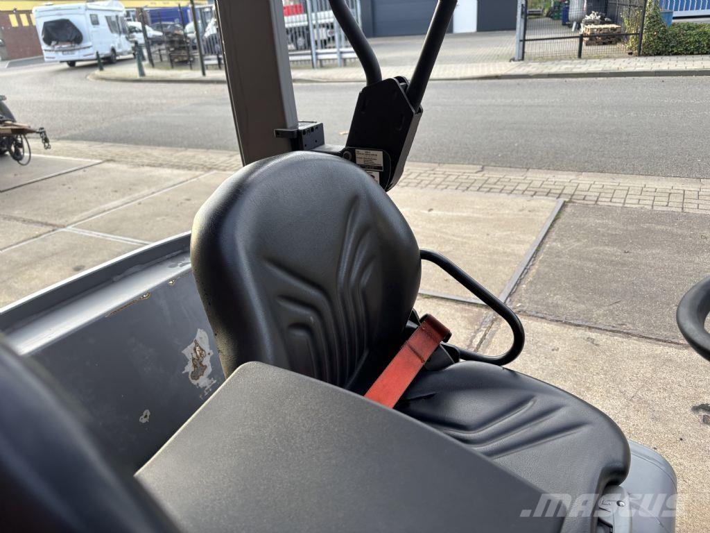 Jungheinrich EFG320 Електронавантажувачі