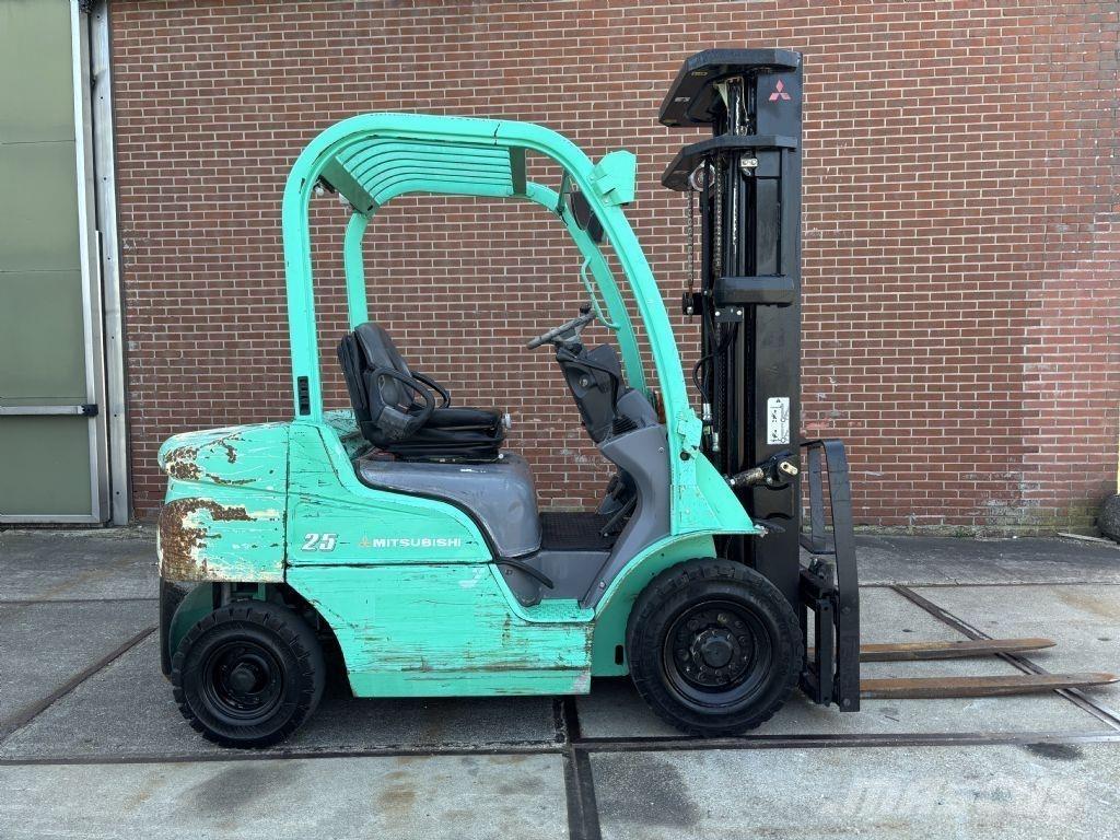 Mitsubishi FD25N Дизельні навантажувачі