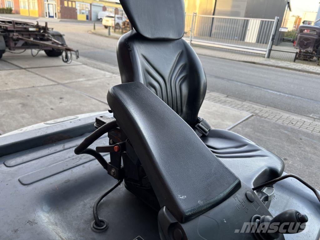 Toyota 8FBMT30 Електронавантажувачі