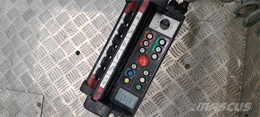 Hinowa 17.75 3S Компактні самохідні стрілові підйомники