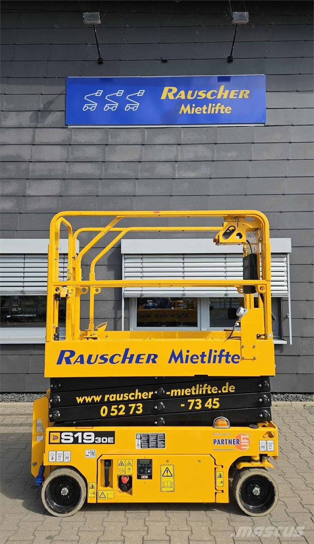 JCB S1930E Вишки-причепи