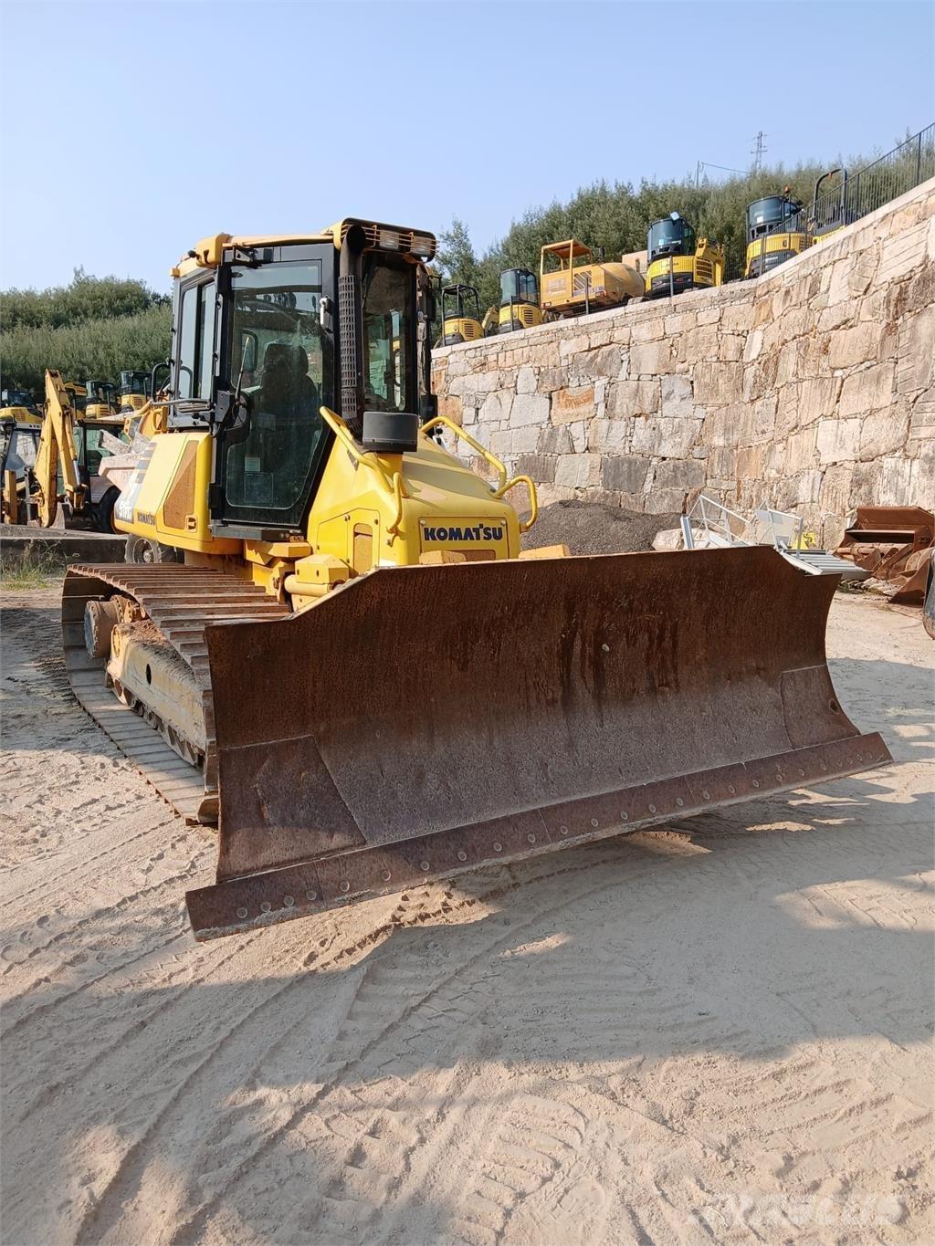 Komatsu D51PXI-22 Трубоукладачі