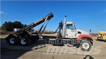 Mack CV713 Вантажівки / спеціальні