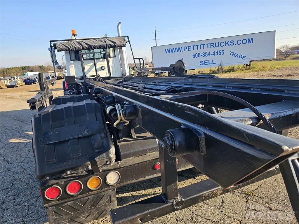 Mack CV713 Вантажівки / спеціальні