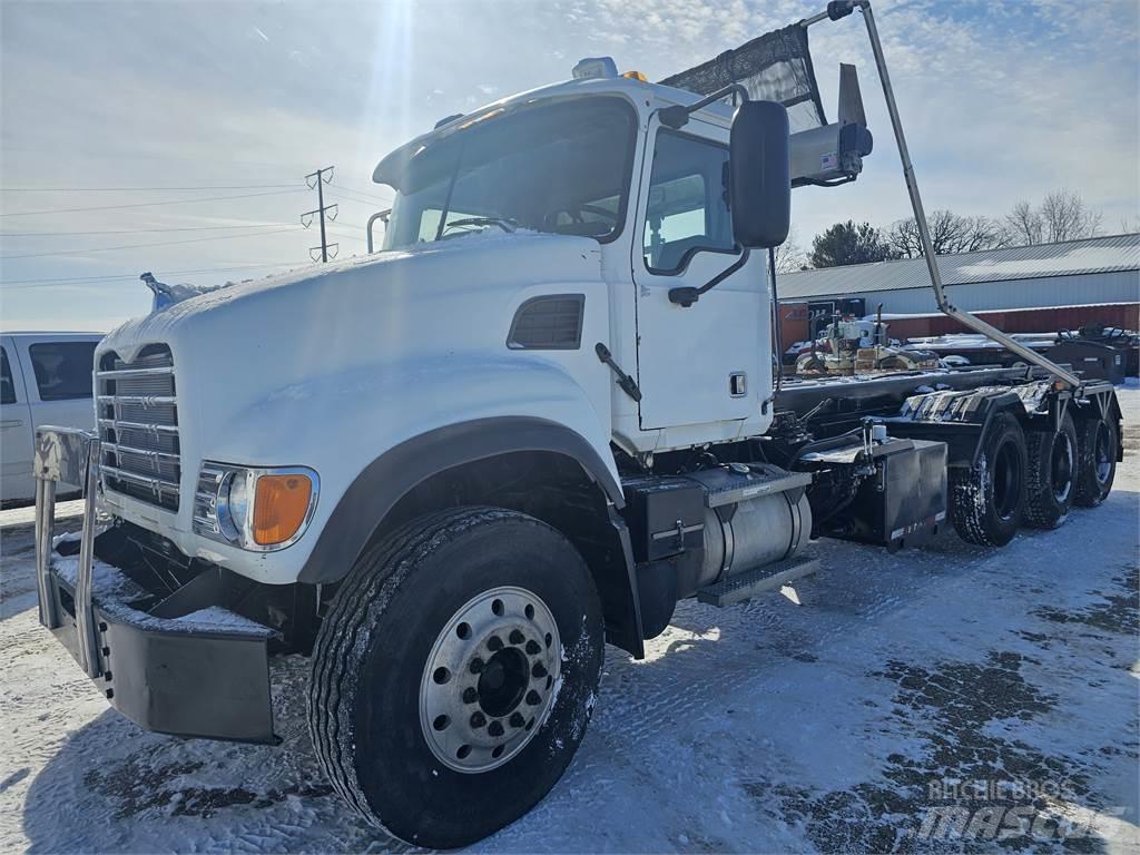 Mack Granite Вантажівки / спеціальні