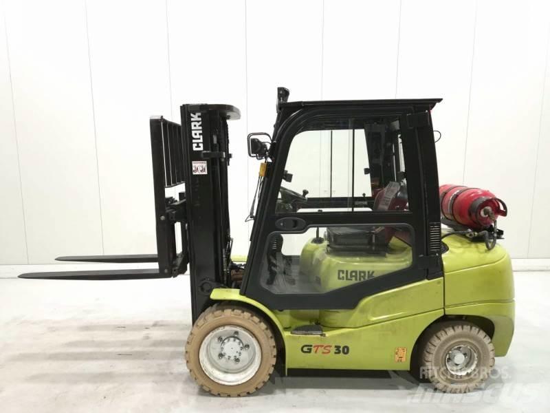 Clark GTS30L Газові навантажувачі