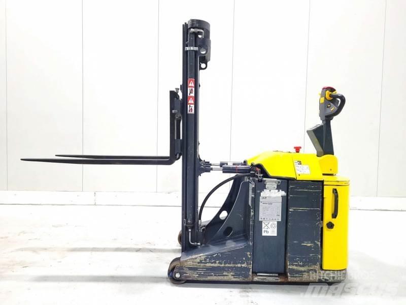Combilift CS1500 Самохідні електроштабелери