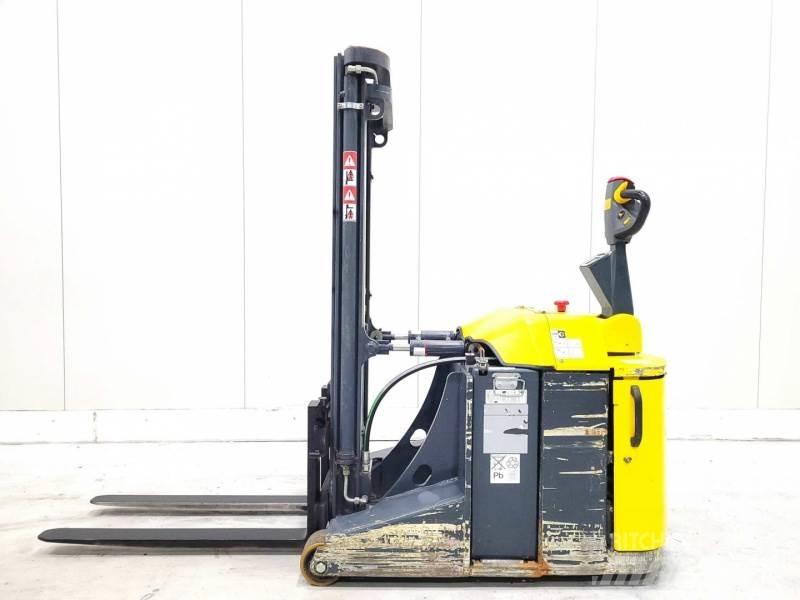 Combilift CS1500 Самохідні електроштабелери