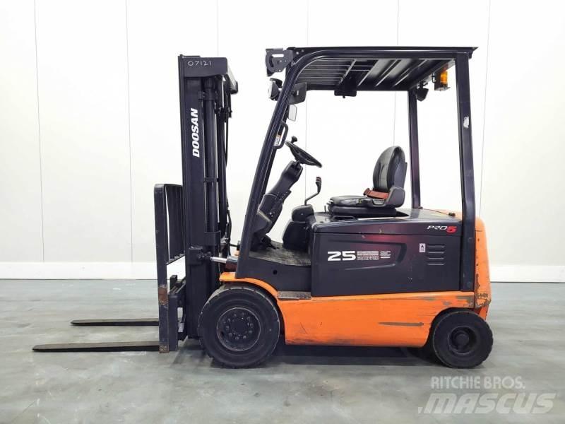 Doosan B25X-5 Електронавантажувачі