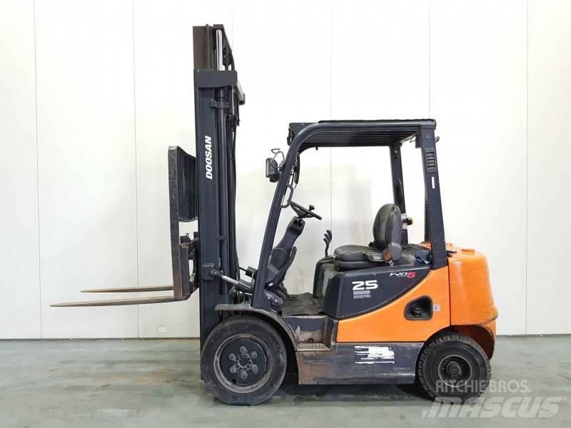 Doosan D25S-5 Дизельні навантажувачі