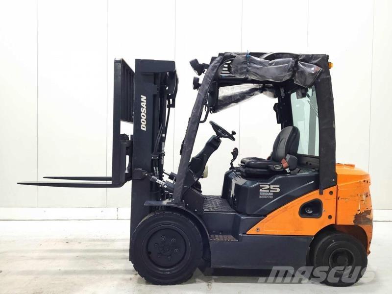 Doosan D25S-7 Дизельні навантажувачі