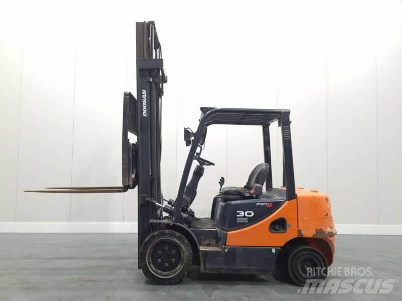 Doosan D30S-5 Дизельні навантажувачі