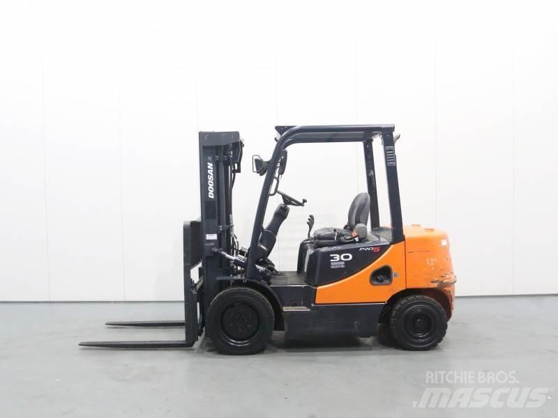 Doosan D30S-5 Дизельні навантажувачі