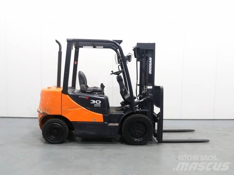 Doosan D30S-5 Дизельні навантажувачі