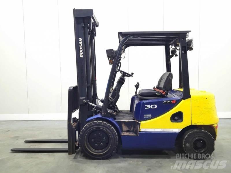 Doosan D30S-5 Дизельні навантажувачі