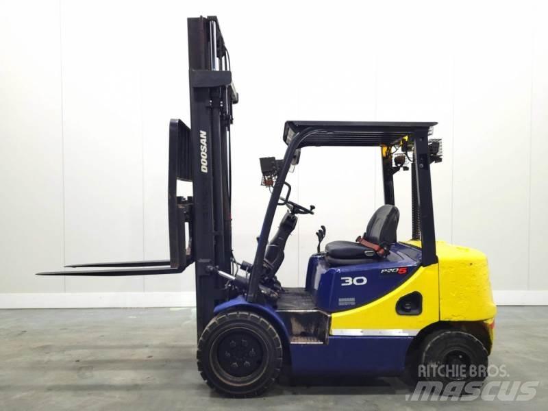 Doosan D30S-5 Дизельні навантажувачі