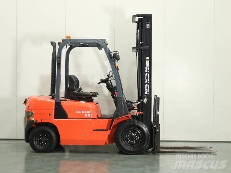 Nexen FDR25 Дизельні навантажувачі