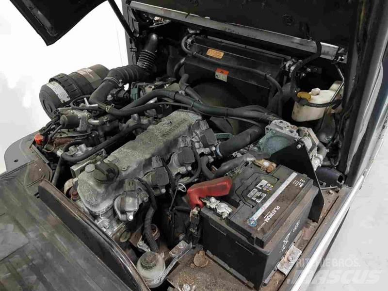 Nissan P1D1A18LQ Газові навантажувачі