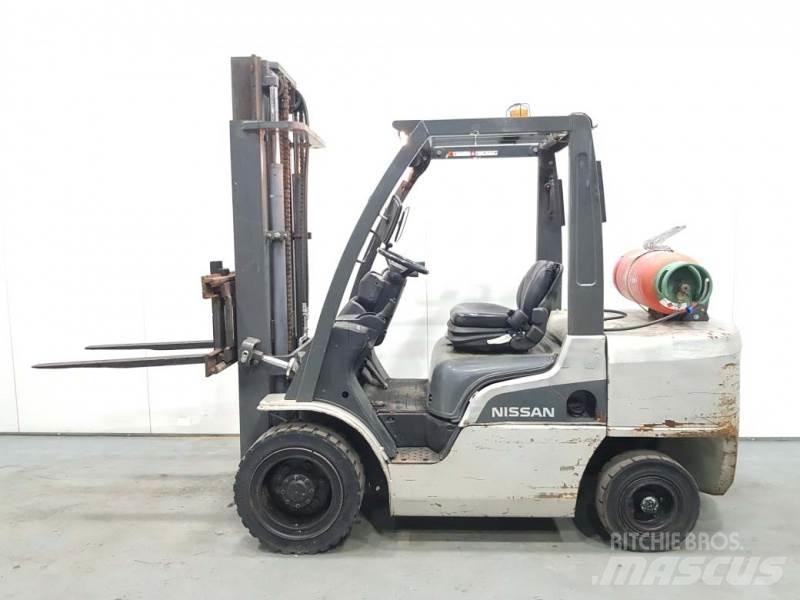 Nissan UG1F2A35DU Газові навантажувачі