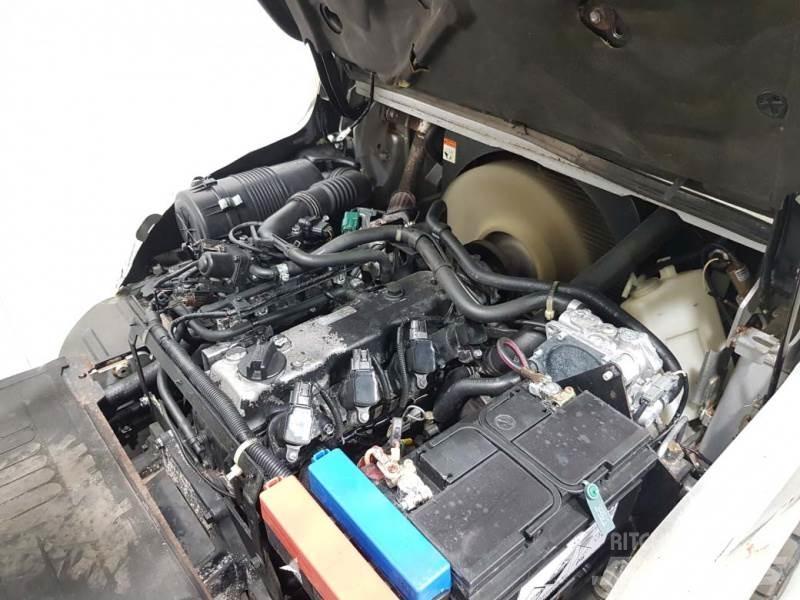 Nissan UG1F2A35DU Газові навантажувачі