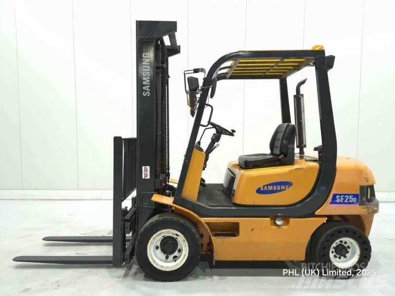 Samsung SF25D Дизельні навантажувачі