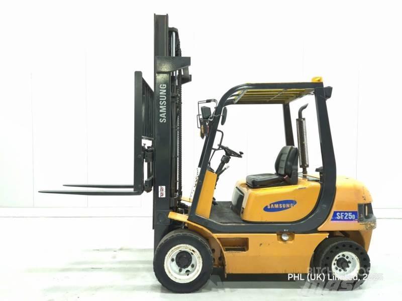 Samsung SF25D Дизельні навантажувачі