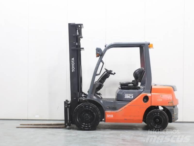 Toyota 02-8FDF30 Дизельні навантажувачі